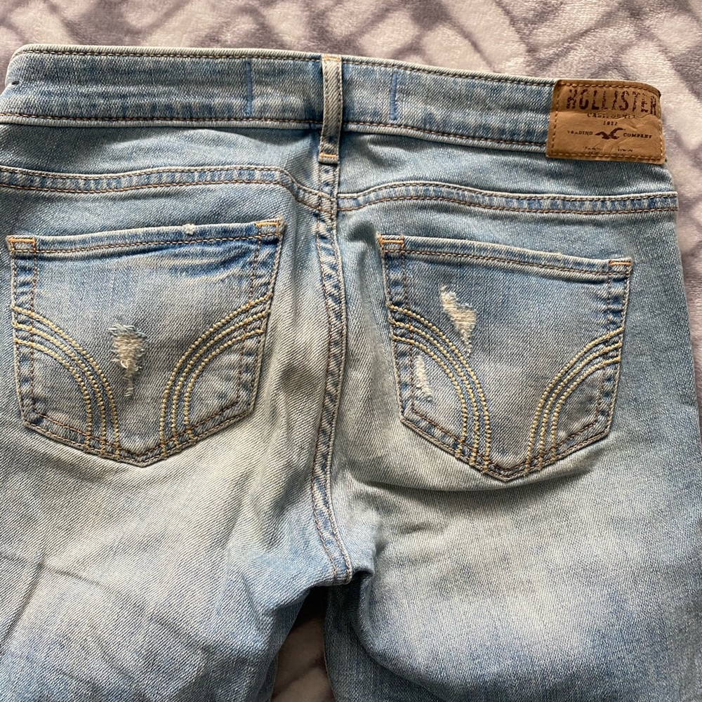 HOLLISTER RIPPED JEANS - Picture 4 of 5